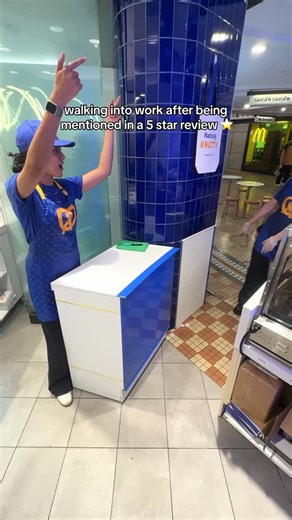 served quality pretzels and quality service 💅 | Auntie Anne's Australia