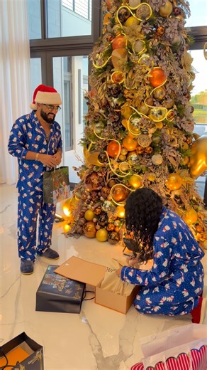 alexsensation on Instagram: "Es el detalle que cuenta gracias mi amor 🧦😒🤣🤣🤣🤣"