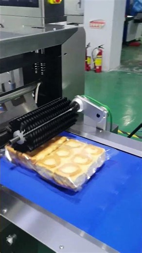 Bread packaging machine, pillow packaging machine#machine #packagingmachine #bread #factory