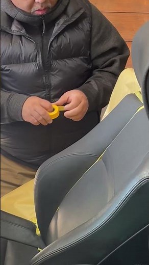 @totalrepair_official車の本革シートをリペア職人が補修
