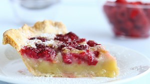 Pies are such a great dessert to make. And this raspberry custard pie is delicious and easy. It’s a layered pie, one layer of rich creamy custard, topped with raspberries. Give this recipe a try, https://frugalfamilyhome.com/food/recipes/raspberry-custard-pie-recipe | Frugal Family Home