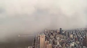 WOAH! Check out this time lapse video of a snow squall moving over Manhattan. A snow squall is basically a short but ferocious burst of heavy snow and strong wing, usually lasting less than an hour. ❄🌬 RELATED: https://bit.ly/2S5SnL3 (Courtesy: David Jones) | WSVN-TV