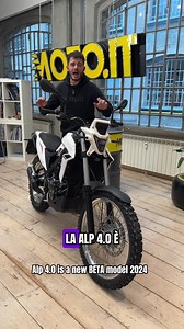 1K views · 116 reactions | La new entry di Beta si aggiorna equipaggiando il tanto richiesto portatarga alto di serie, e la ALP X? Quest’ultimo modello, con cerchio anteriore da 19 pollici, continua a equipaggiare il portatarga “basso”, diventa optional quello alto. 朗 #motoit #beta | Moto.it | Facebook