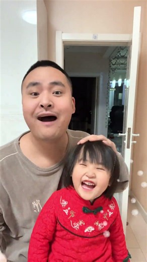 Parent-child interaction #Daily family life #Laughing for fun 😂😂😂