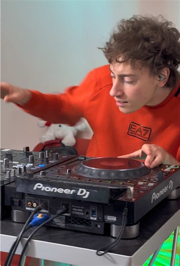 Never loved pre recorded ahahah 🔥 #live #dj #boy #musica #skills | DJ Music