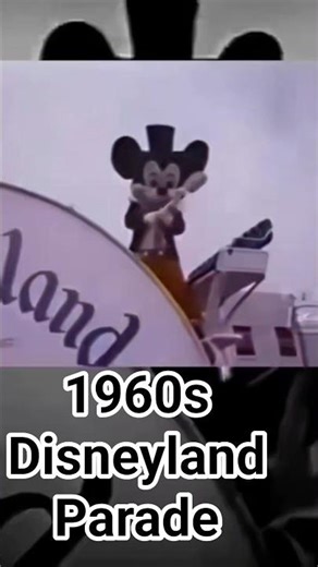 Walt leads Disneyland Parade 1960s #disney #vintagedisney #waltdisney #Disneyland #disneyparks