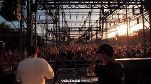 Quand le duo FJAAK réveille les morts au petit matin au Voltage Festival 😍 Préparez-vous à kicker sec le vendredi 21 février !! ► UNDER. Fjaak, Trym, H.mess, Quentin Schneider • Warehouse Nantes ► Préventes : www.warehouse-nantes.fr ► Réservation table: SMS au 06.86.27.94.84 | Warehouse