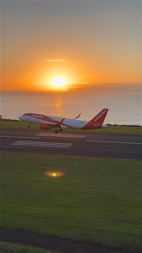 EasyJet sunrise landing at Madeira Airport 🌅