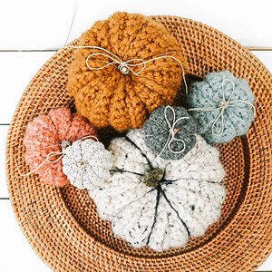 How to crochet a pumpkin the easy way - in any size!