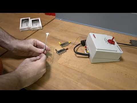 How does the power get to the Märklin model railway