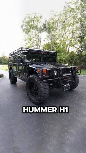El HUMMER H1 es un vehículo originalmente diseñado para uso militar, bajo el nombre de Humvee, adaptado para el mercado civil en 1992 por AM General. Con su robustez, capacidad todoterreno y apariencia imponente, el HUMMER H1 se ha convertido en un símbolo de poder y resistencia. . . . . . TAGS #hummer #h1 #hummerh1 #suv #military #cocheshistoricos #coches #cars #car #deportivos #superdeportivos #supercars #supercoches #carculture #exoticcars #exoticos #hypercars #hipercoches | Coches Históricos