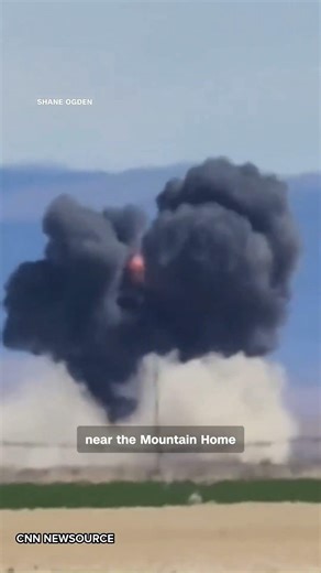 4 pilots eject safely after jets collide at Idaho air show