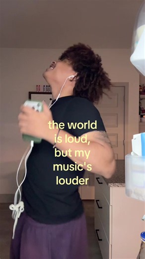 cam 🦸🏼 (@camfant)’s video of the world is loud but my music is louder