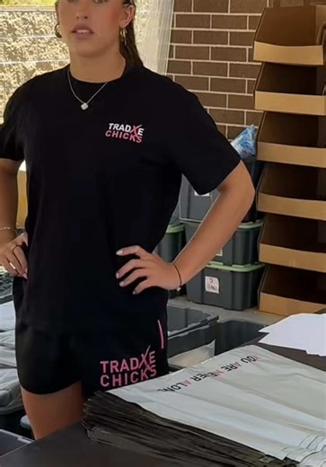 Busy day in the office today 🫶 Back home after being away on the Gold Coast and straight into packing all of your beautiful orders. I’m so grateful for every single one of you. I hope everyone has the most amazing New Year 🤍 Here’s to 2026 and some very exciting new product launches coming to you from Trade Chicks👀 ✨