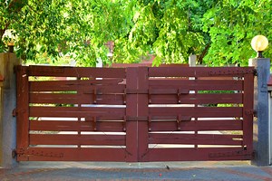 How To Build A Driveway Gate (Step-by-Step Guide)