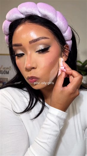 Kayla Marie on Instagram: "As an oily girly, you learn many tips and tricks for your makeup application over the years. Powdering you face before you apply your foundation can really help with your oil production throughout the day. Sometimes I’ll forget this step and make sure to set my face with a really good setting spray like the One Size On Til’ Dawn or the L’Oreal Infallible Setting Spray. The setting powder I’m using today is the @hudabeauty Easy Bake in Banana Bread Follow @kaylasilvamak