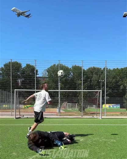 Video van JustAviation (@justaviations) over beluga airbus