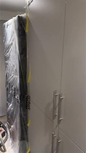 Installing Howdens kitchen units. Just showing the work.#howdens #kitcheninstall #diykitchen