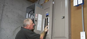 How to Wire a Fuse Box | DoItYourself.com