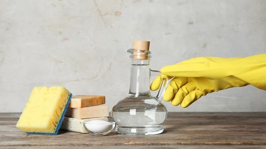 How to clean and things you can clean with baking soda and vinegar