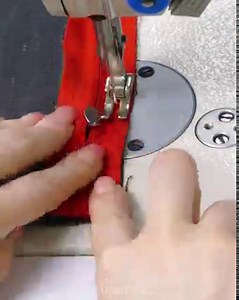 2.1M views · 54K reactions | How do you make a backpack out of old jeans for 1 hour. | MomCut - Deutschland | Facebook