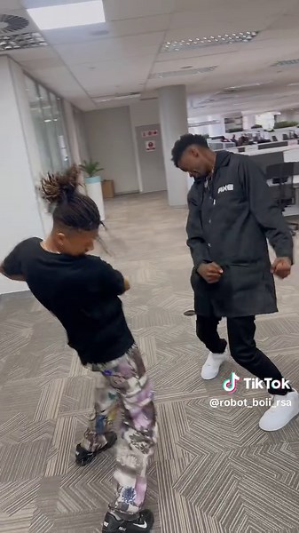 Office Madness 😄🔥😤 Tag your work Mates Dc: @choco🍫 #RobotBoii #TheBoiizPlaygrnd #Trend #Office #AxeEffect #FYP #ForYou