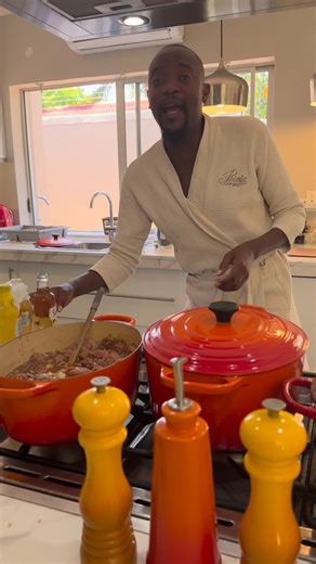 Moshe Ndiki on Instagram: "Happy new year and stuff 🙌 yho hayi ndigrand mna ngoku"