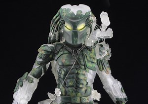 NECA Unveils 30th Anniversary ‘Predator’ Toy; 20″ Tall & LED Effects!