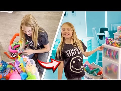 Organizing Everleigh’s HUGE Fidget Toy Collection! 🥳 Mrs. Bench