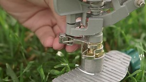 How to Set Up an Adjustable Circular Sprinkler | Gilmour