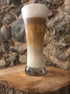 cómo hacer un perfecto Latte Macchiato, receta de café en Tornado Café.