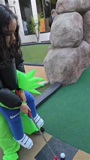 👽⛳️ First things first when you’re getting abducted by aliens… Obviously, invite them for a round of mini golf. 🛸😂 #AlienAbduction #MiniGolfChallenge #HalloweenVibes #UFOMode #GolfWithAliens #FunnyCostume #SpookySeason #IntergalacticGames #Halloween2025 #AndyPiano | Andy's Music