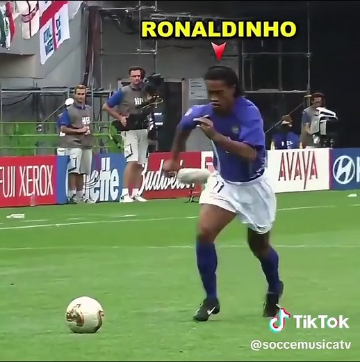 Ronaldinho Skills Showcase: Goals and Tricks