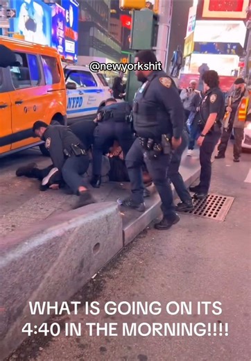 Nothing good ever happens in #timesquare late at night 😭 #nypd #nyc #newyork #newyorkcity