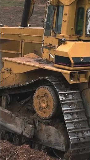 Old Caterpillar machine - Cat D9L Bulldozer