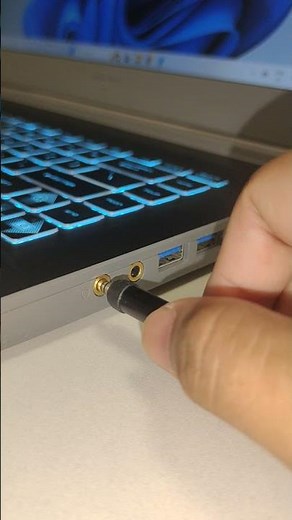 How to plug a headset cord into a Laptop Or PC | How to Plug headphone in a Laptop