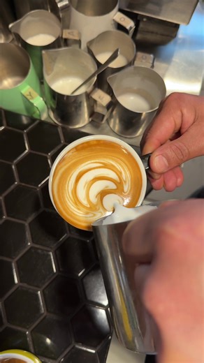 Look at that smiley face! The best coffee in Rose Bay served at Vivis 🥰 #foodlovers #sydneyfood #sydneycafe