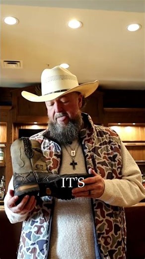 Colt Ford Reveals His NEW Custom Alligator Boots 👢🔥 (Next Level Quality!)