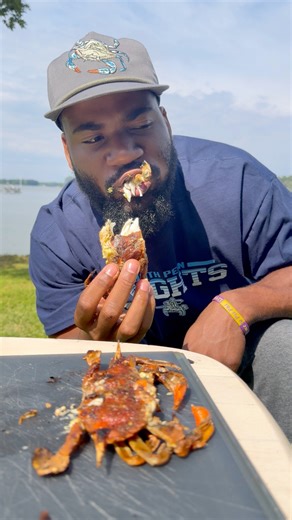 Grilled Soft Shell Crab’s 🦀 This is a different way of making a crab and it did NOT disappoint. I can’t believe I never thought of this because this is way better than pan seared 😭🔥 Soft Shell crabs are unique because you do not have to pick through them, you can eat the whole thing like a burrito ! & the @kingsford charcoals adds that extra grill flavor ! Soft shell crabs from: @luke_mcfad Seasonings Old BayOld Bay Hot Sauce Old Bay Garlic Butter Cook on both sides for about 6-7 MinutesENJOY