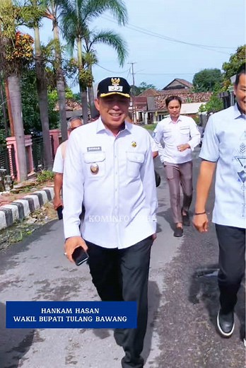 Ubur ubur ikan lele, pak Wakil ninjau jalan leee🇮🇩❤️‍🔥 . Dok. Diskominfo Tuba . #diskominfo #jalanrusak #lampungtiktok #lampunggeh #lampungpride #tulangbawang #menggala #menggalakota #udangmanis #masukberanda #masukberandafyp