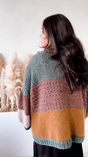 Oh, yes! The Fireside Cardigan pattern is live! 🥳 This cardigan is fun, beginner-friendly, and oh, so cozy! 🤭 This pattern is also available as a KIT on the @lionbrandyarn website, which includes the yarn you need to make it the digital pattern! Just in time to start knitting for the fall 🍂 All the links will be available in my stories 🫶🏼 Pattern: Fireside Cardigan Yarn: @lionbrandyarn Hue Me #knittingcardigan #knittingpattern #knitcardigan #firesidecardigan #knitting #knit