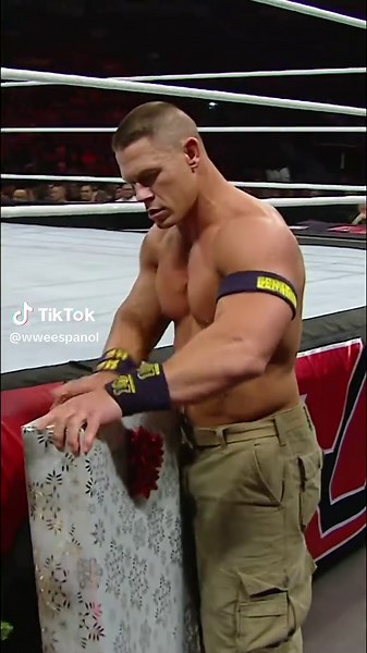 Qué buen regalo le tocó a John Cena 🎅🏻🎄 | john cena