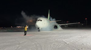 591K views · 4.2K reactions | Cold weather Boeing 737 Engine start | Mikey McBryan | Facebook