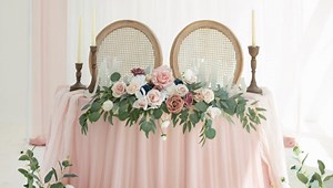 How to DIY Sweetheart Table Floral Decor