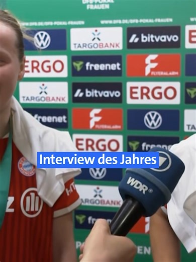 Admin muss unbedingt zu dieser Party! 🍺 Klara Bühl und Franziska Kett lassen es nach dem Pokal-Triumph in Köln offenbar nicht langsam angehen. #BR24Sport #Bühl #Kett #DFBPokal