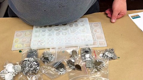 Easy Resin Jewelry Tutorial for Beginners – Step by Step Guide