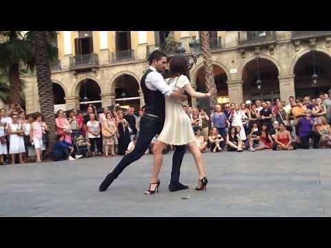 町中で踊ってるダンサーのタンゴが芸術的で美しい #2 社交ダンス [スペイン] Tango Barcelona