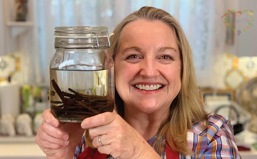 How to Make Homemade Vanilla Extract