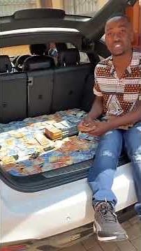 Forex Trader Counting his millions🤣