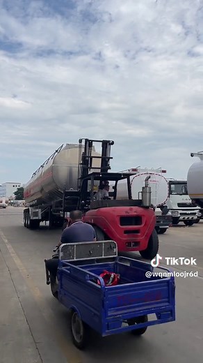Liquid tanker, can transport diesel, gasoline, water and other liquids, can choose stainless steel, aluminum alloy materials, light weight, strong bearing capacity, fast unloading speed, no residue, happy cooperation!#XeTảiBồn #XeTảiNặng #XeTảiChuyênDụng #xetảiđầukéo #xe #vẽ